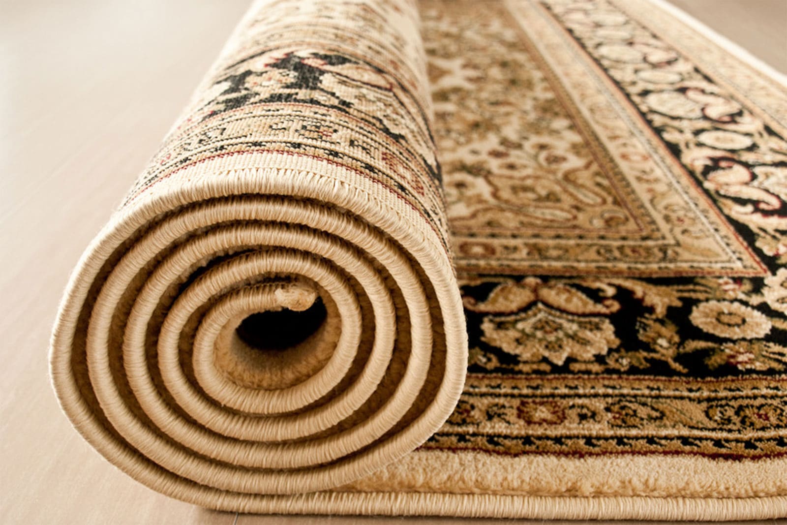 Ρολό χαλιού έτοιμο για επαγγελματικό βιολογικό καθαρισμό στην Αλεξανδρούπολη